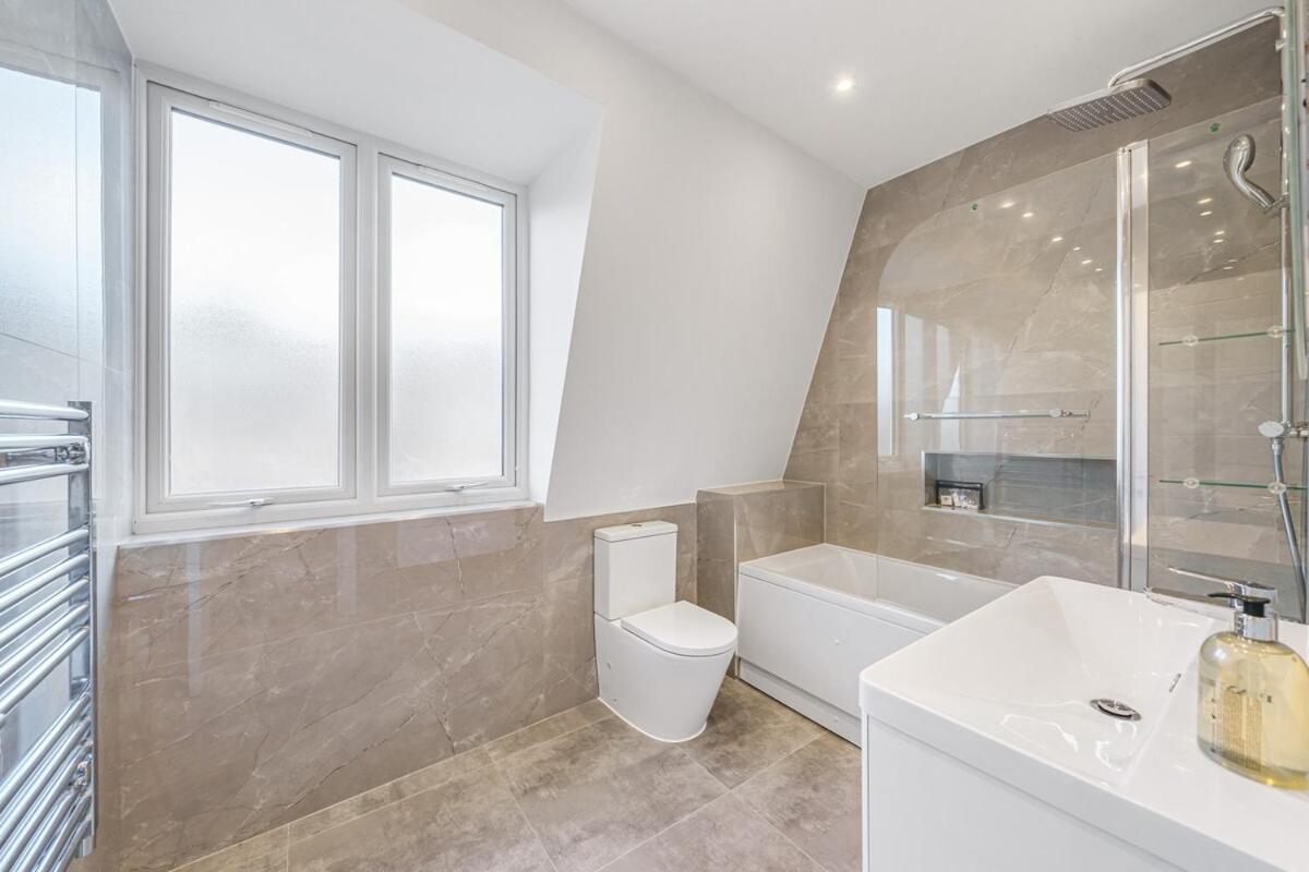 Apartamento 2 Bed Spacious Brand New Flat Londres